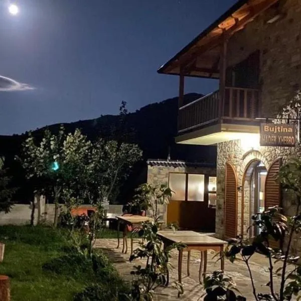 Bujtina Hadër Xhebro, hotel v destinaci Tepelenë