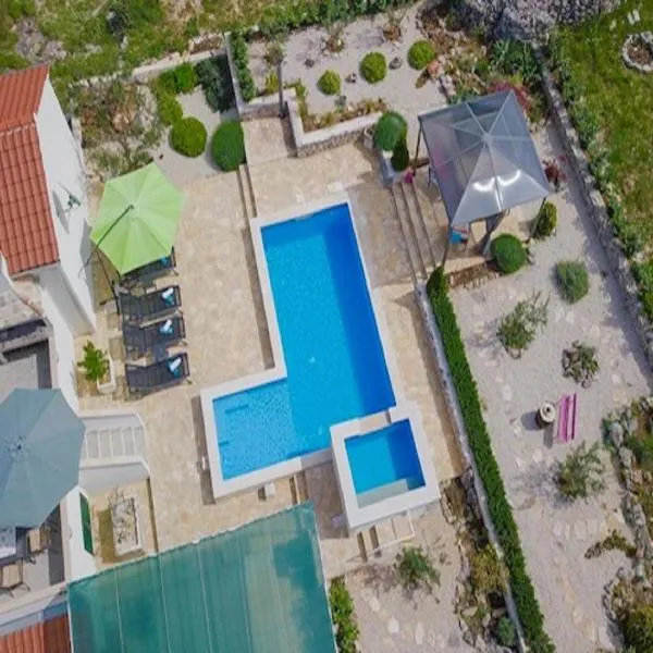 Holiday Home Ela, hotel v destinaci Dračevica