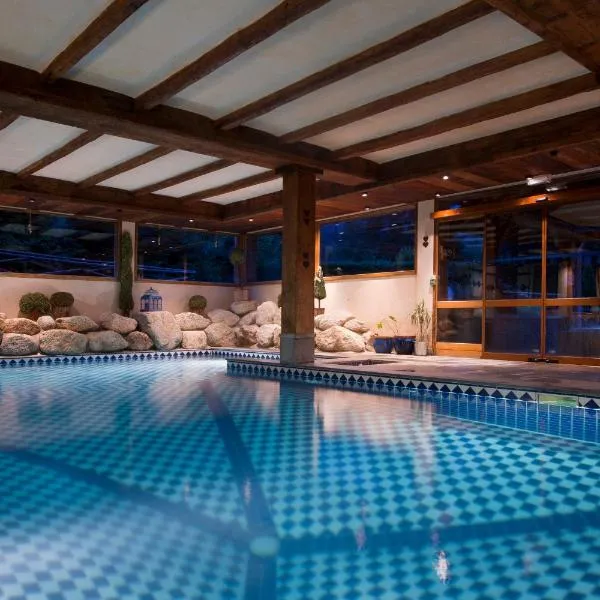 Les Grands Montets Hotel & Spa، فندق في فالورسين