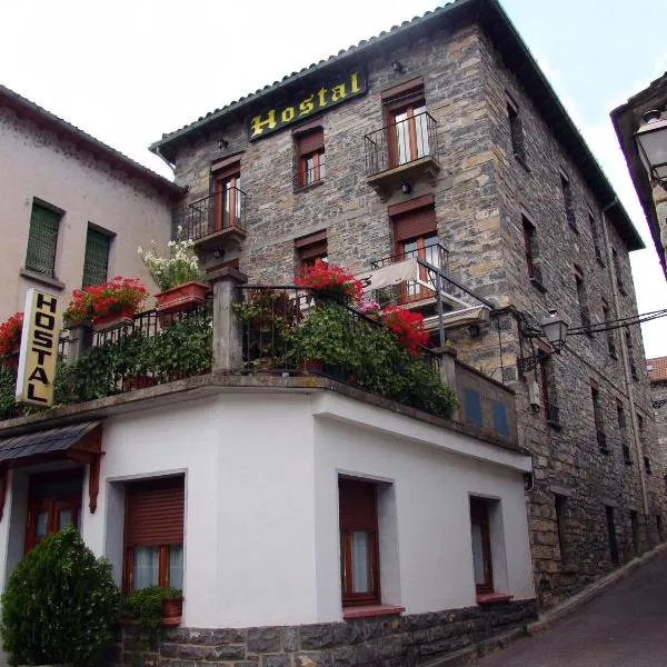 Hostal Pirineos Sarvisé, hotel en Fiscal