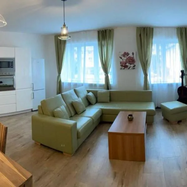 Newly renovated 2 rooms apartment downtown Nitra, khách sạn ở Nitra