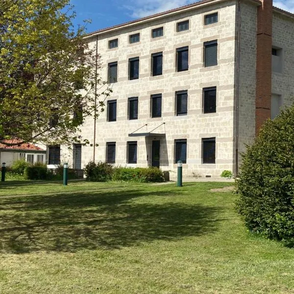 Résidence des Portes du Velay, hotel in Saint-Didier-en-Velay