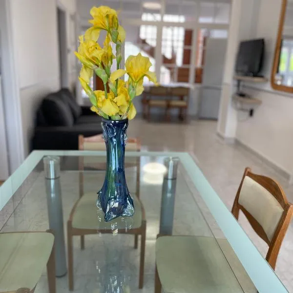 Pingvin Cukrászda Apartman felső szint – hotel w mieście Balatonmáriafürdő