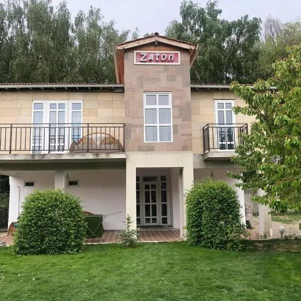 Zaton Guesthouse, готель у місті Чолпон-Ата