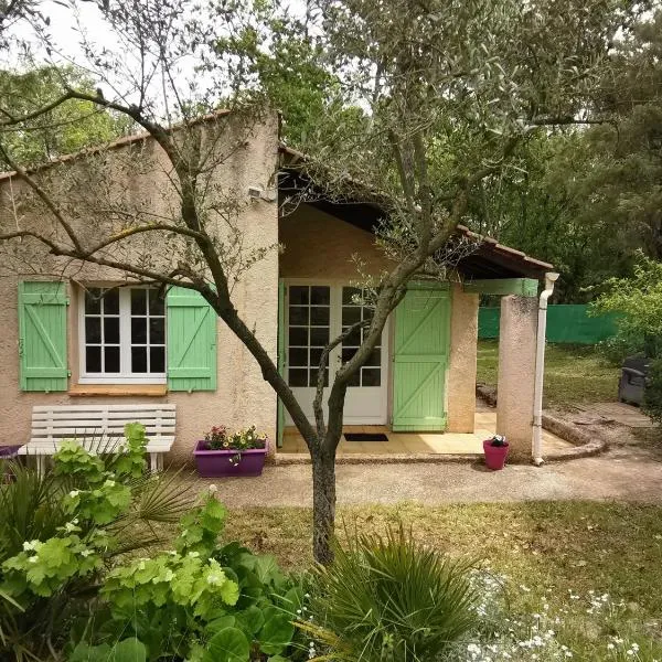 Petite maison d'hôtes, hotelli kohteessa Les Arcs sur Argens