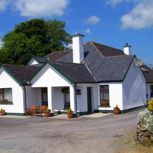 Valley Lodge Room Only Guest House, hotel em Claremorris