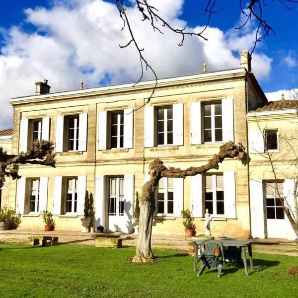 Château Roseyrol proche Saint-Emilion, ξενοδοχείο σε Saint-Magne-de-Castillon