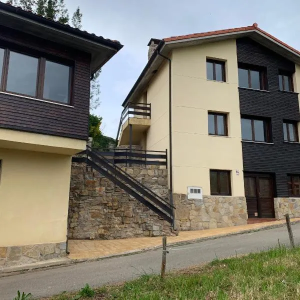 Apartamentos La Peral, хотел в La Peral