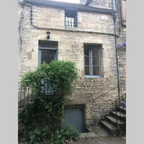La petite maison médiévale de Melanie, hotel v mestu Flavigny-sur-Ozerain