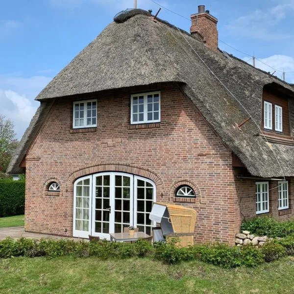 Ferienhaus Honigklee im Lüüvhoog, хотел в Кайтум