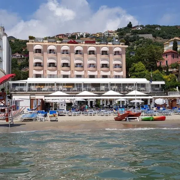 Hotel Regina, hotell i Alassio