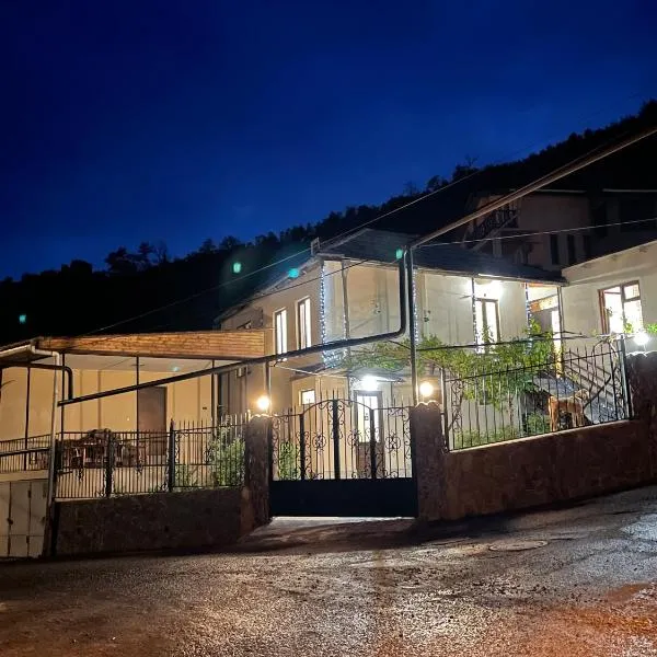 Luxury Apartment at Pirosmani 22 in central Borjomi, hotel v destinaci Bordžomi