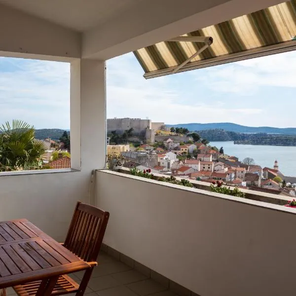 Apartments Ana+3, khách sạn ở Šibenik