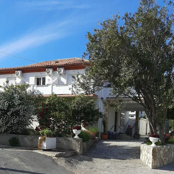 Rooms Pipo, viešbutis mieste Rab