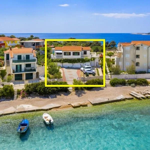 Villa Ivan, hotel in Rogoznica