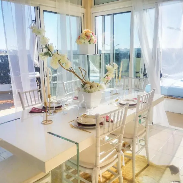 Penthouse With Sea View & Private Terrace, hotel in Guia