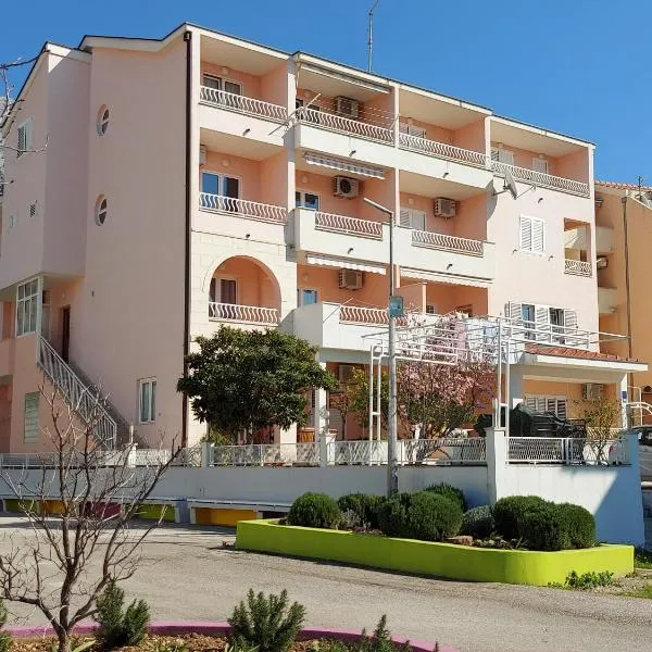 Villa Rossa, hotel en Tučepi