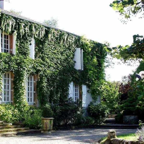 Le Prieuré, hotel in La Neuveville-devant-Lépanges