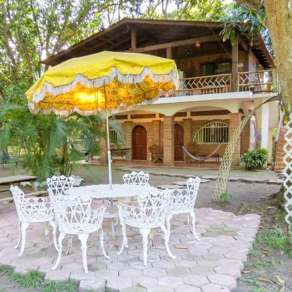 Casa de Agua EcoHotel, hotel in Emiliano Zapata