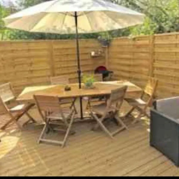 Mobil home bungalow 6 personnes villeneuve loubet plage marina baie des anges, hotel v destinaci Villeneuve-Loubet