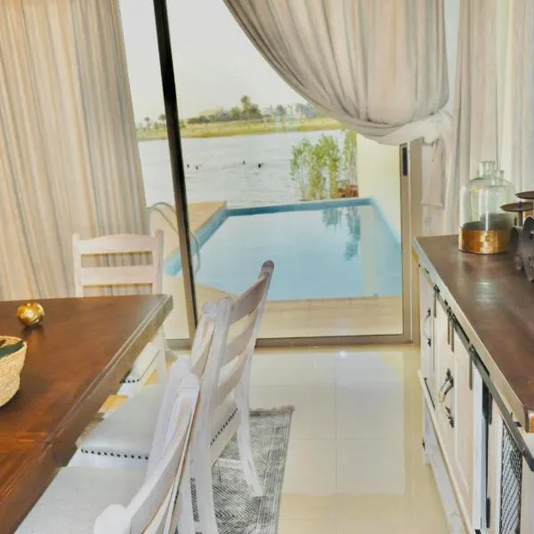 Amwaj Resort For Families Only, hotel en Bahía de la Media Luna