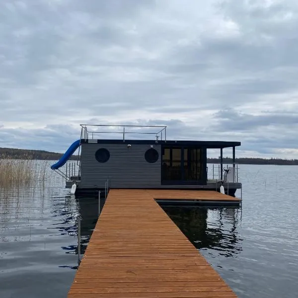 Houseboat Park Wodny Cieszyno, hotel v destinácii Złocieniec