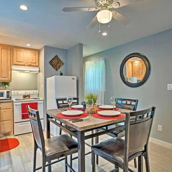 Couples Retreat In Canton with Patio, Trail and Yard!, hotel v destinaci Canton