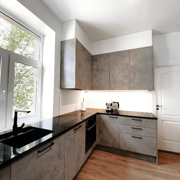Luxurious 68m2 2BR 3-Room River View Apt in the heart of Pärnu, hotel in Pärnu