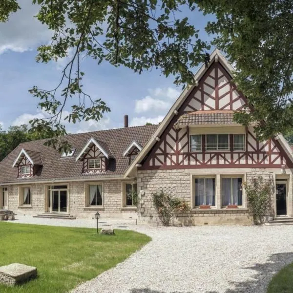 Gîte pour 12 face au château de Thillombois avec jardin, cheminée et équipements PMR - FR-1-585-38, khách sạn ở Thillombois