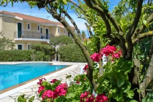 Moulinos Studios, hotel v destinaci Svoronata