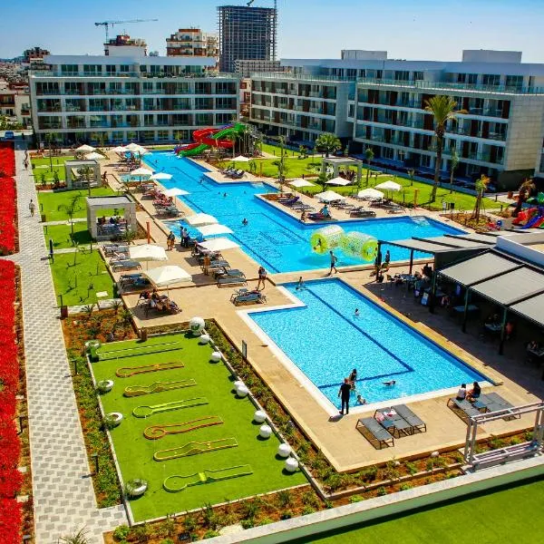 Courtyard Long Beach Holiday Resort, hotel di Ayios Nikolaos