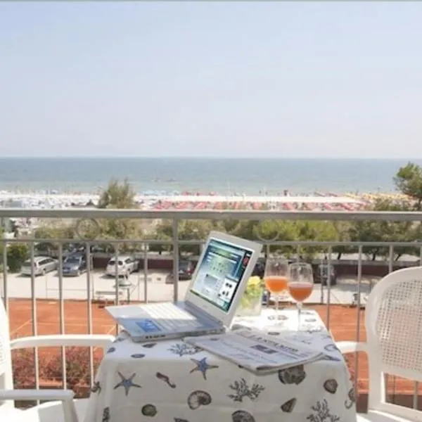 Hotel Nizza - SeaView BeachFront Park Hotel, готель у Річчоне