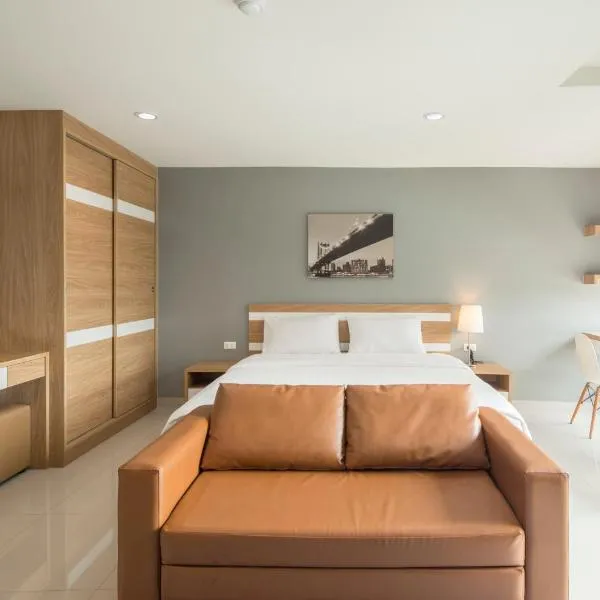 JK LIVING Hotel And Service Apartment, хотел в Чачоенгсао