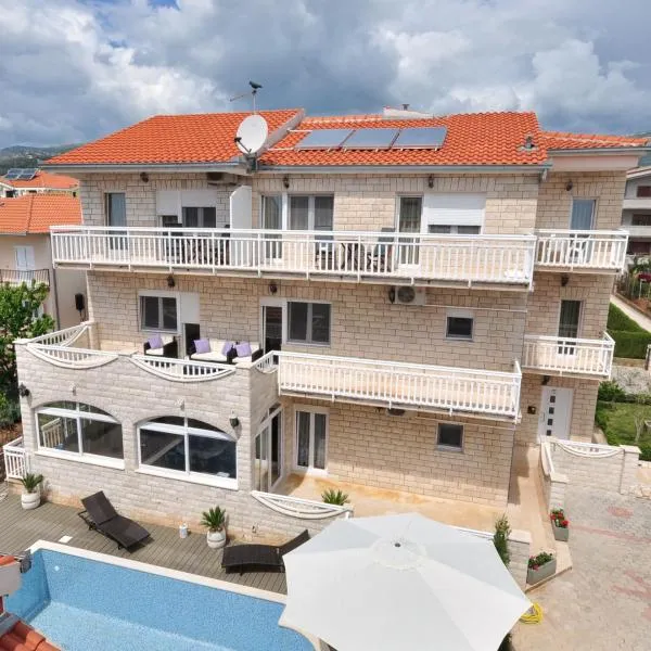 Apartment House Jerko, hotel u gradu Kaštela