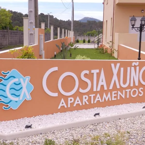 APARTAMENTOS COSTA XUÑO, hotel in Basoñas