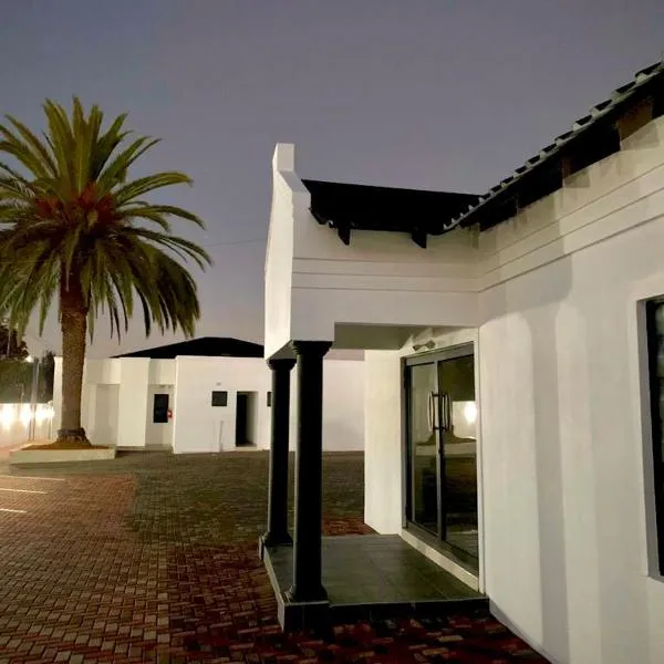 Thamani Guest House, hotel di Randfontein