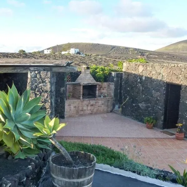 Los Frailes Eco Finca B, hotel in Tinajo