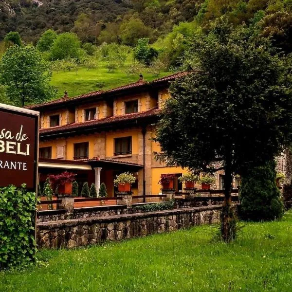 Logis Hotel Restaurante La Casa de Juansabeli, hotel Arenas de Cabralesben