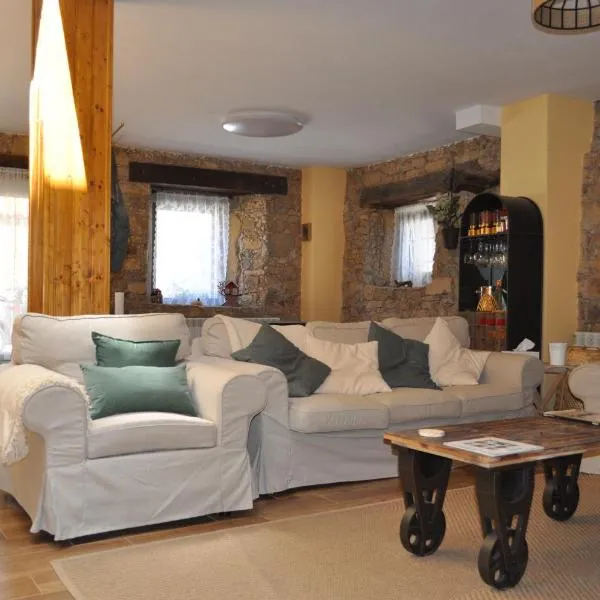 El Rincón Secreto de Gredos especializada en celiaquía y diabetes y jacuzzi, מלון בTormellas