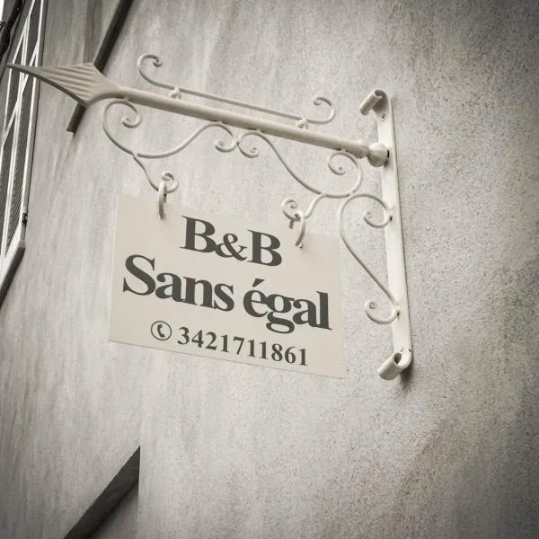 "B&B Sans égal", con CAMERE PRIVATE e APPARTAMENTI al PIANO TERRA a Biella, hotel v destinaci Biella