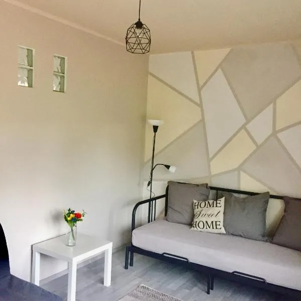 Lelle-kert Apartman 01, hotel in Balatonlelle