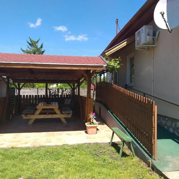 Otelló Nyaraló, hotel v destinaci Poroszló