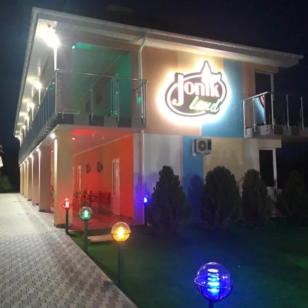 Hotel Jonik Land: Çornomorsk şehrinde bir otel