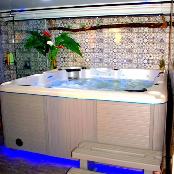Appartement LOUIS XIV avec HAMMAM SAUNA JACCUZI PRIVATISÉ TOTALEMENT GRATUIT SANS SUPPLÉMENT !, hotel v destinaci Al Hoceïma
