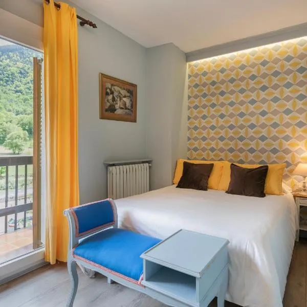 HostalTina, hotel v destinaci Bossost