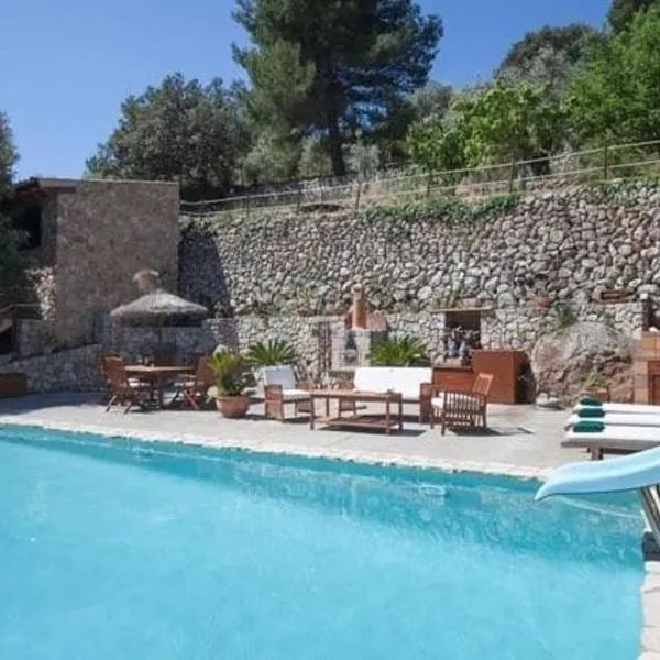 Fabulous Rustic Villa Set On Mountain With Unique Views, hotell i Valldemossa