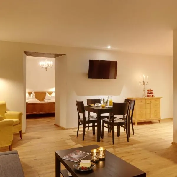 Historic Hotel Bircher B&B Apartments near Sterzing, hotel a Campo di Trens
