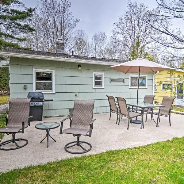 Charlevoix Cabin with Patio and Grill - Steps to Lake!, hotel in Charlevoix