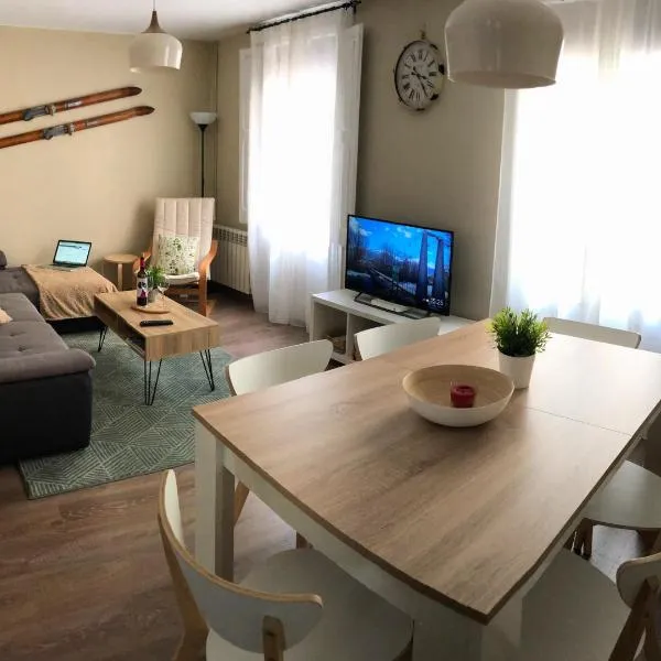 Apartamento acogedor y familiar - WiFi+Chromecast, отель в городе Пучсерда