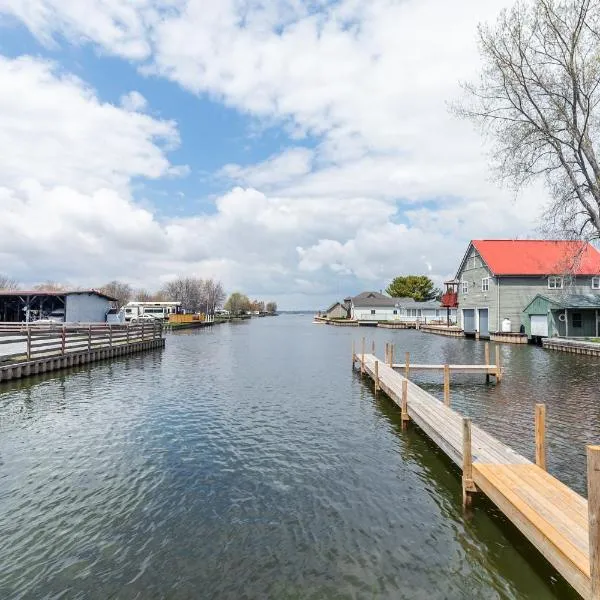 Bayside Cottage Rentals, hótel í Port Rowan